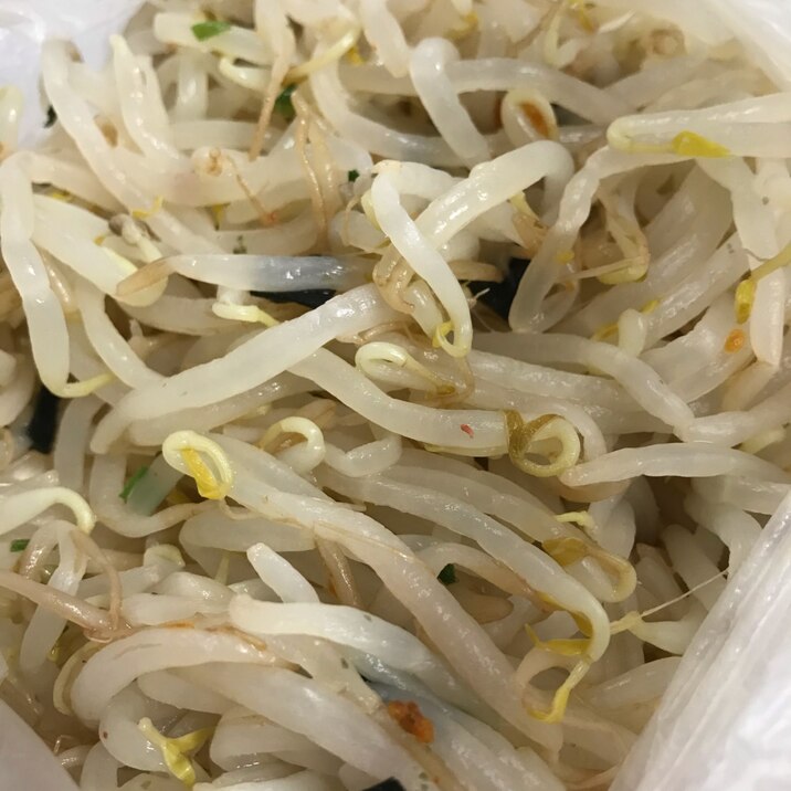 お茶漬けの素を使ったもやしの和え物